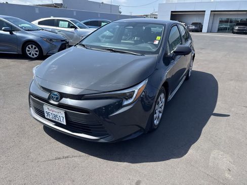 Used 2024 Toyota Corolla LE FWD image 2