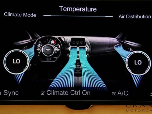 Used 2021 Aston Martin V8 Vantage Roadster RWD image 31