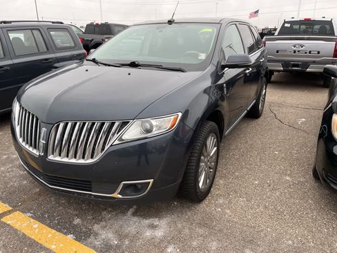 Used 2013 Lincoln MKX AWD image 2
