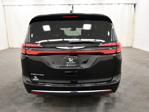 Used 2025 Chrysler Pacifica Select FWD image 6
