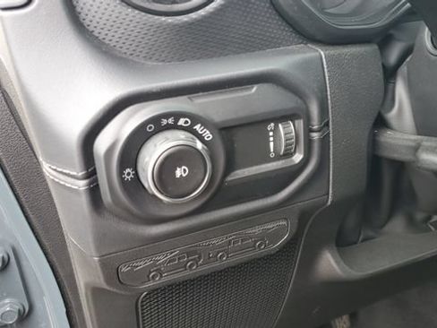 Certified 2026 Jeep Wrangler Unlimited Rubicon AWD/4WD image 9