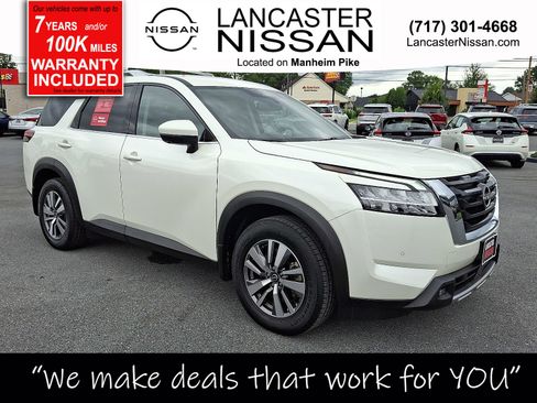 Certified 2022 Nissan Pathfinder SL image 1