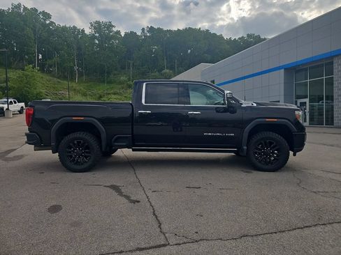 Used 2022 GMC Sierra 2500 Denali w/ Denali Black Diamond Edition AWD/4WD image 4
