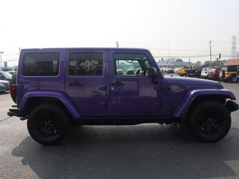 Used 2016 Jeep Wrangler Unlimited Sahara AWD/4WD image 6