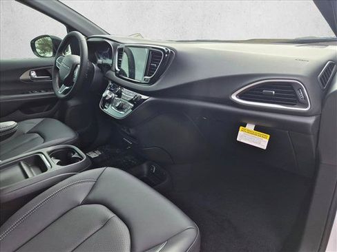 New 2027 Chrysler Pacifica LX FWD image 15