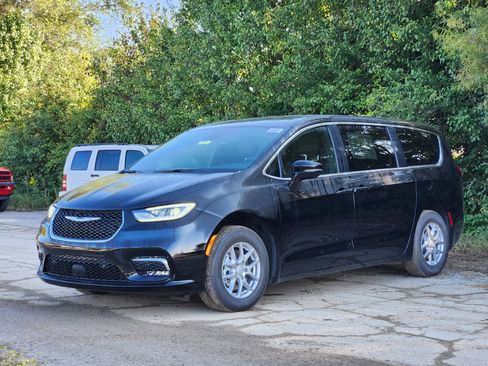 New 2026 Chrysler Pacifica Select FWD image 12