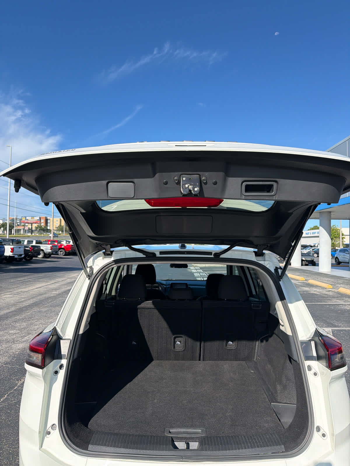 Used 2024 Nissan Rogue S AWD/4WD image 11