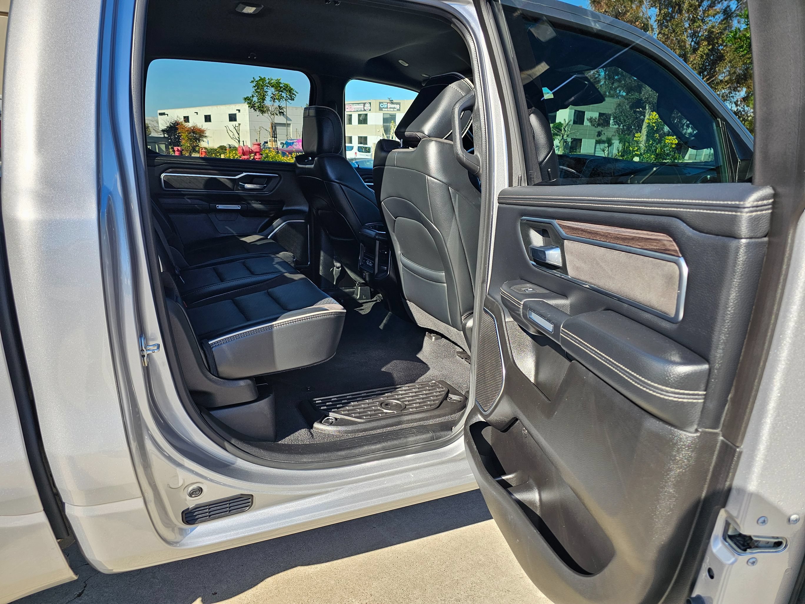Used 2025 RAM 1500 Laramie AWD/4WD image 27