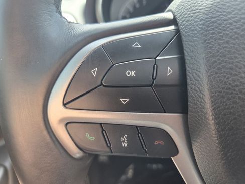 Used 2019 Jeep Grand Cherokee Altitude AWD/4WD image 29