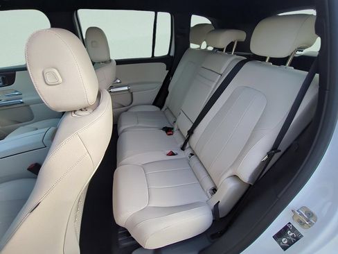 Used 2026 Mercedes-Benz GLB 250 w/ Exclusive Package image 10
