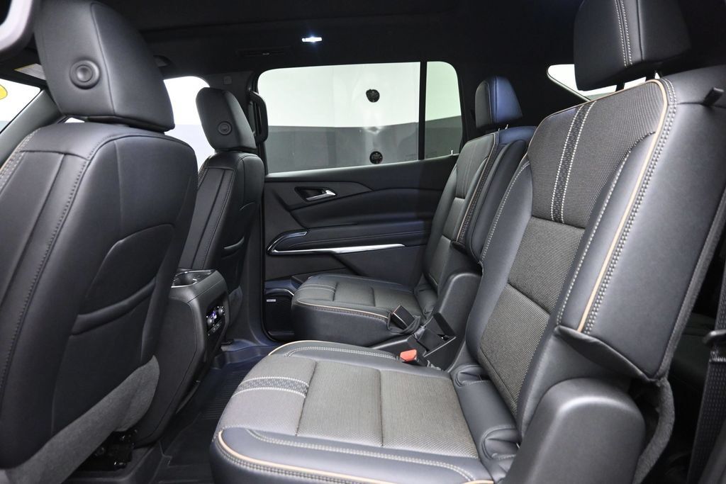 Used 2026 Chevrolet Traverse High Country AWD/4WD image 14