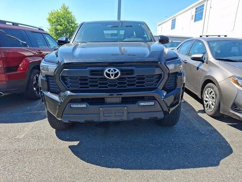 Certified 2024 Toyota Tacoma TRD Off-Road AWD/4WD image 3