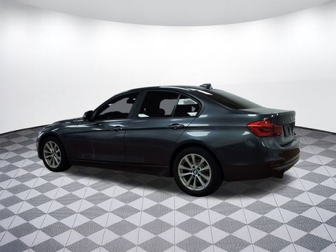Used 2017 BMW 320i xDrive Sedan image 3