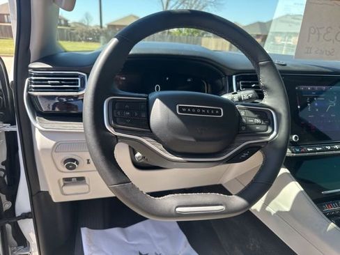 Used 2022 Jeep Wagoneer Series II w/ Premium Group I AWD/4WD image 18