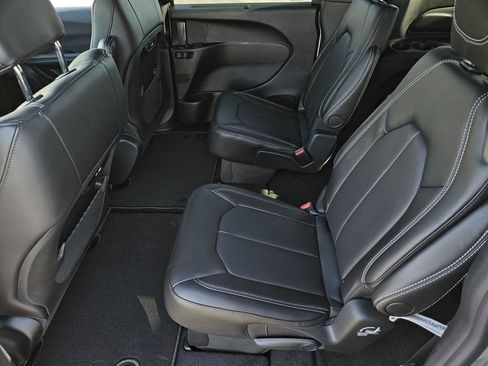 New 2026 Chrysler Pacifica Select image 28