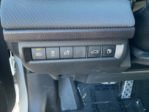 Used 2025 Toyota Camry SE image 29