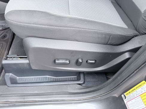 Used 2017 Ford Escape SE FWD image 4