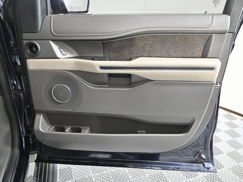 Used 2021 Ford Expedition Limited image 12