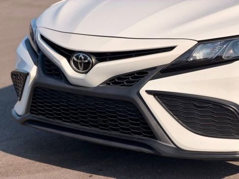 Used 2021 Toyota Camry SE FWD image 6