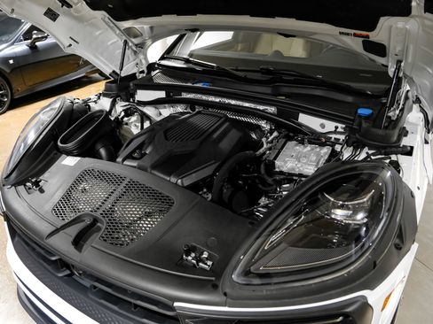 Used 2024 Porsche Macan image 51