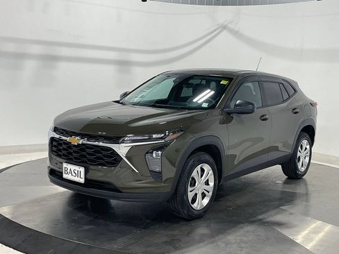 Used 2024 Chevrolet Trax LS FWD image 8