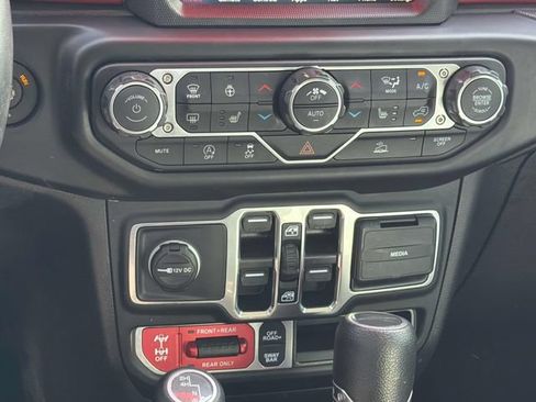 Used 2023 Jeep Gladiator Rubicon w/ Cold Weather Group AWD/4WD image 15