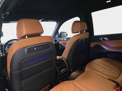 Used 2026 BMW X7 xDrive40i w/ Premium Package image 16