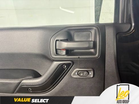 Used 2016 Jeep Wrangler Sahara AWD/4WD image 12