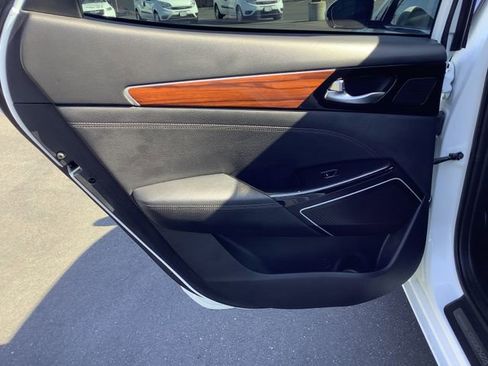 Used 2019 Kia Cadenza Technology image 26