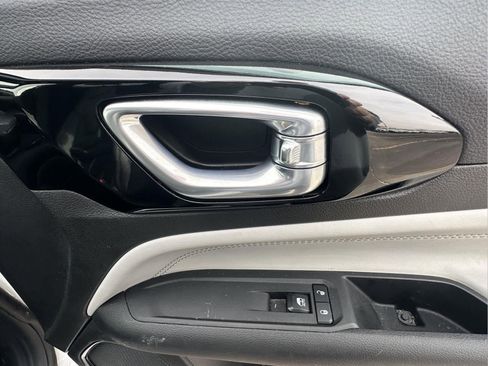 Used 2025 Jeep Compass Limited image 39