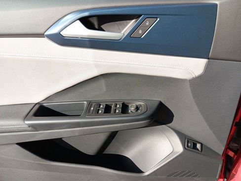 Used 2024 Volkswagen Taos SE w/ Panoramic Sunroof Package image 13