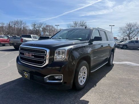 Used 2019 GMC Yukon XL SLT image 1