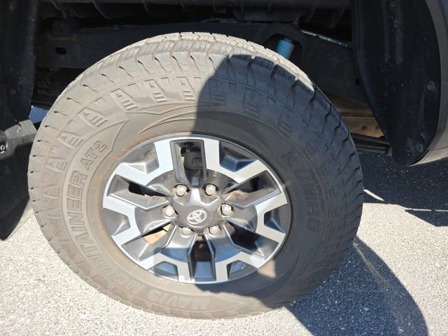 Used 2016 Toyota Tacoma TRD Off-Road AWD/4WD image 30
