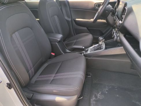 Used 2025 Hyundai Venue SEL FWD image 31