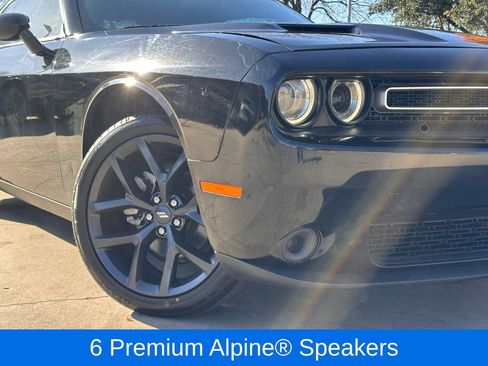 Used 2023 Dodge Challenger SXT image 2