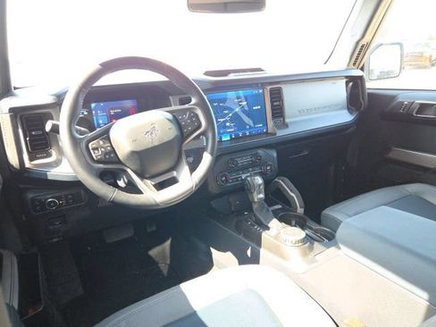 Used 2023 Ford Bronco Outer Banks AWD/4WD image 9