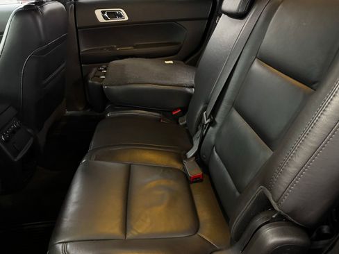 Used 2014 Ford Explorer XLT w/ Equipment Group 202A AWD/4WD image 30