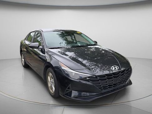 Used 2023 Hyundai Elantra SE image 4