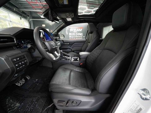 Used 2024 Toyota Tacoma TRD Sport w/ TRD Sport Premium Package AWD/4WD image 9