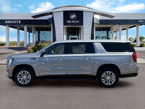 Used 2025 GMC Yukon XL Denali AWD/4WD image 6