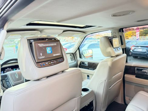 Used 2015 Lincoln Navigator L 4WD image 31