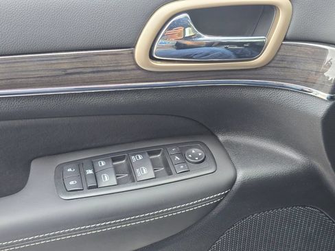 Used 2015 Jeep Grand Cherokee Overland AWD/4WD image 38
