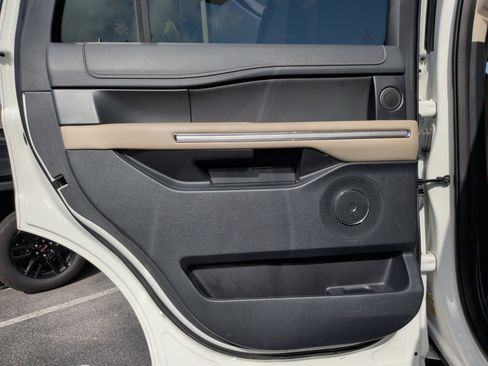 Used 2024 Ford Expedition Limited RWD image 37