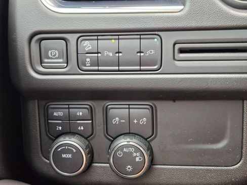 Used 2021 Chevrolet Tahoe Z71 w/ Rear Media and Nav Package image 24