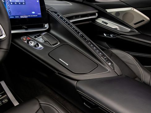 Used 2024 Chevrolet Corvette Stingray Premium Conv w/ Z51 Performance Package image 54