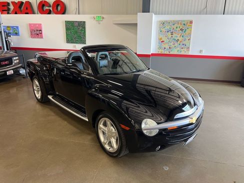 Used 2003 Chevrolet SSR w/ Preferred Equipment Group image 57