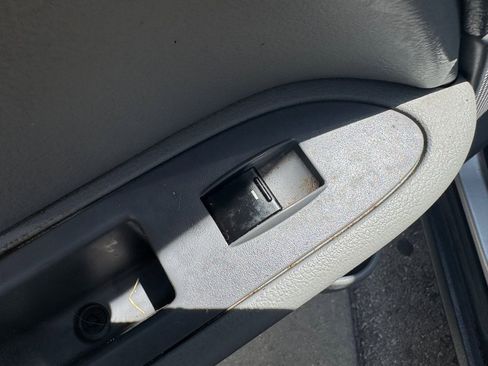 Used 2005 Ford Freestyle SE image 24