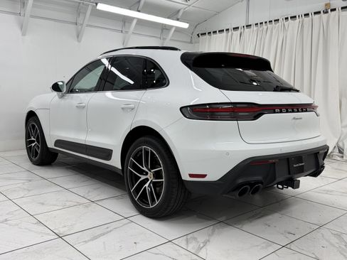 Certified 2024 Porsche Macan image 3