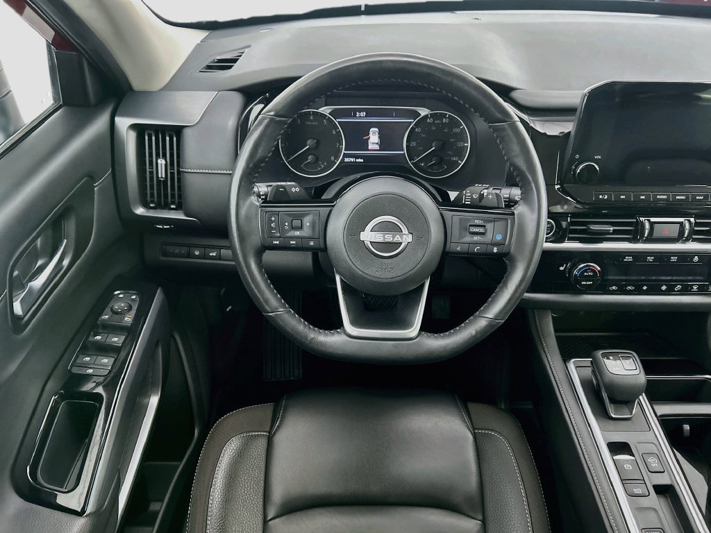 Used 2023 Nissan Pathfinder SL FWD image 10
