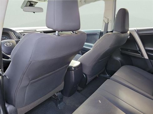 Used 2018 Toyota RAV4 XLE w/ Plus Extra Value Package FWD image 9